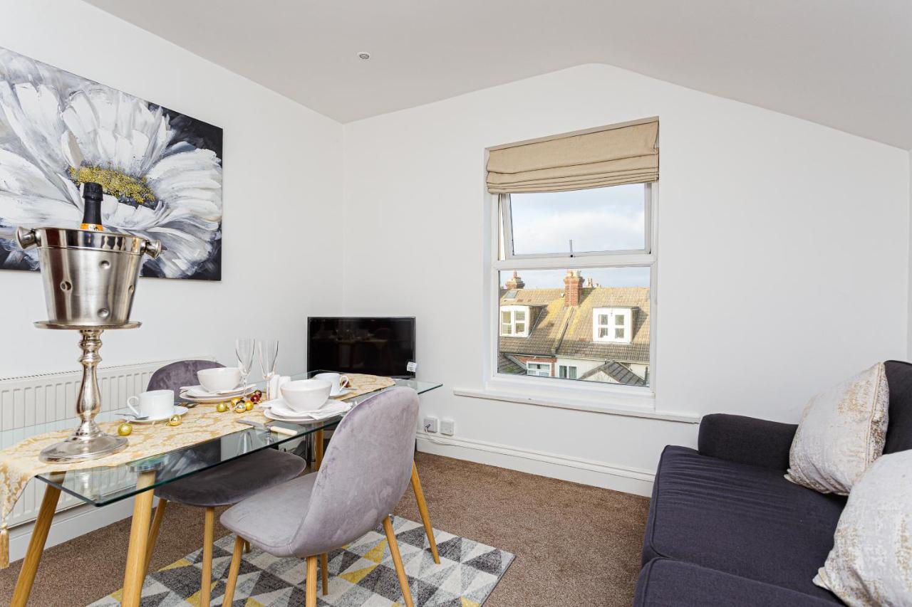 Luxury Granada Apartments - 1 & 2 Bed Flats W Free Parking Perfect For Contractors, Students Near The Beach Portsmouth Kültér fotó