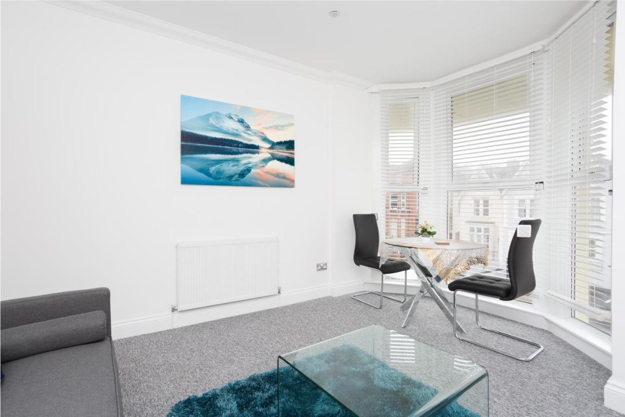 Luxury Granada Apartments - 1 & 2 Bed Flats W Free Parking Perfect For Contractors, Students Near The Beach Portsmouth Szoba fotó