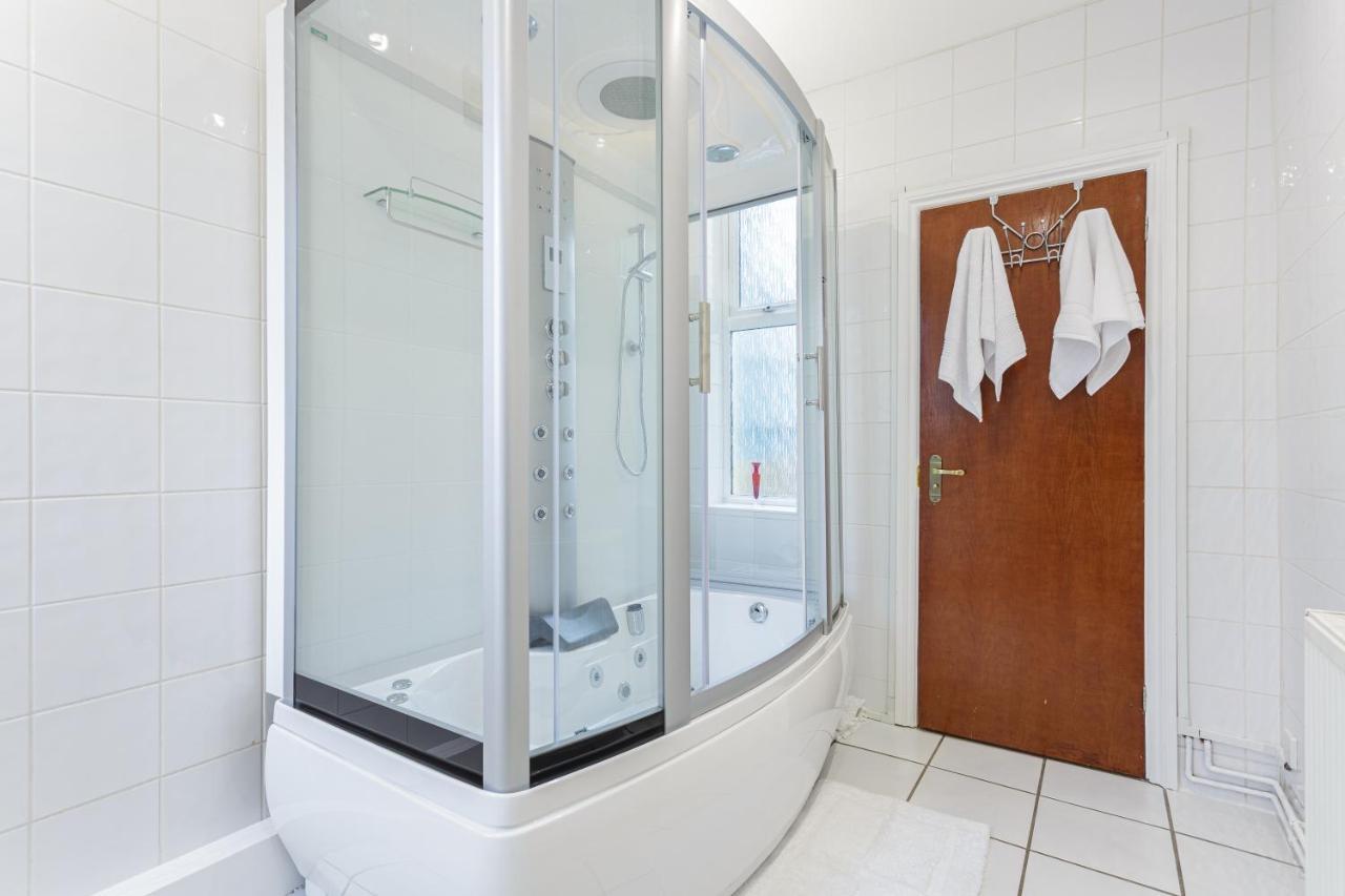 Luxury Granada Apartments - 1 & 2 Bed Flats W Free Parking Perfect For Contractors, Students Near The Beach Portsmouth Szoba fotó