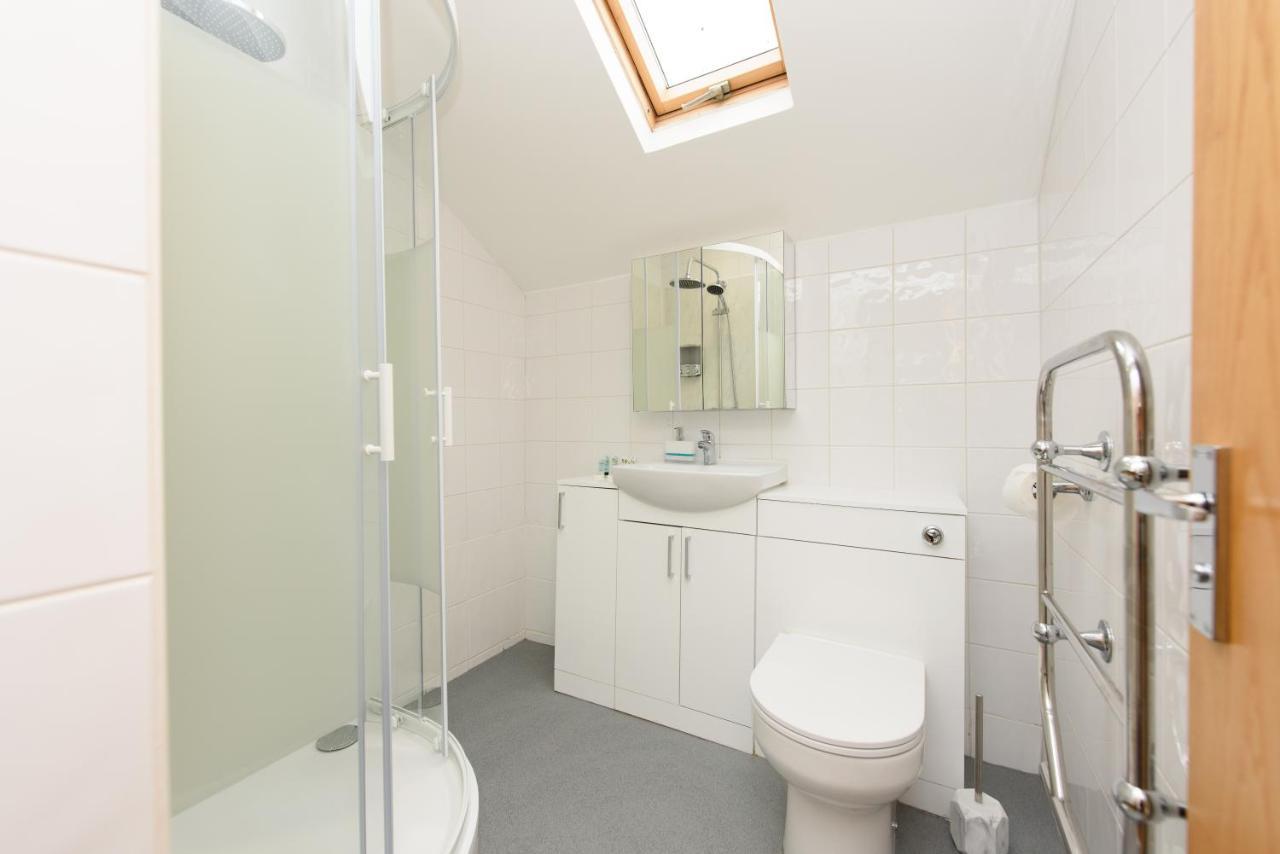 Luxury Granada Apartments - 1 & 2 Bed Flats W Free Parking Perfect For Contractors, Students Near The Beach Portsmouth Szoba fotó